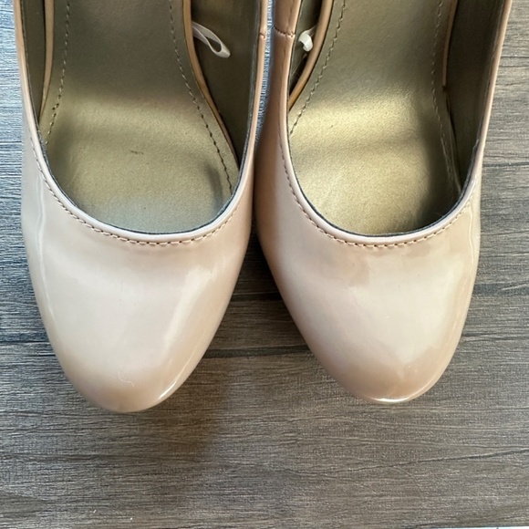 **WORTHINGTON* Lt. Pink Simple Heels Size 8 - Picture 4 of 8